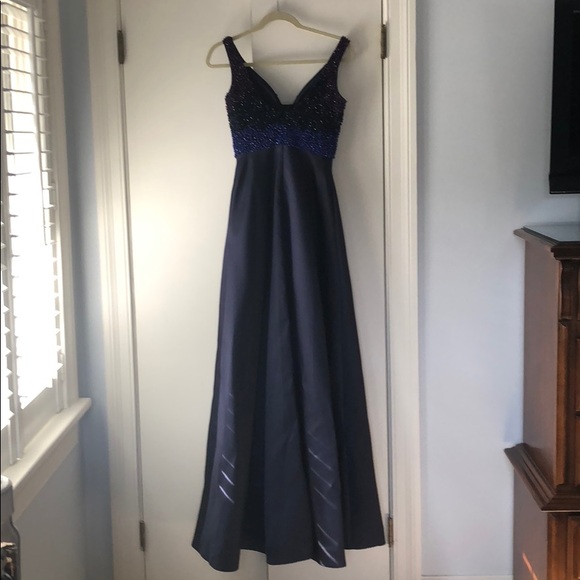 Prom dress - Picture 2 of 6